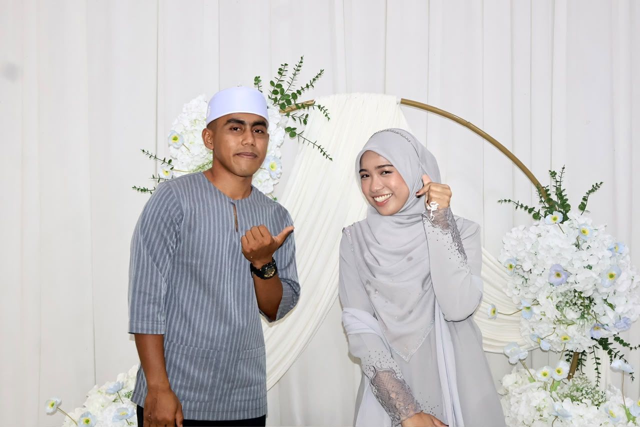 Athif dan Athirah semasa majlis pertunangan